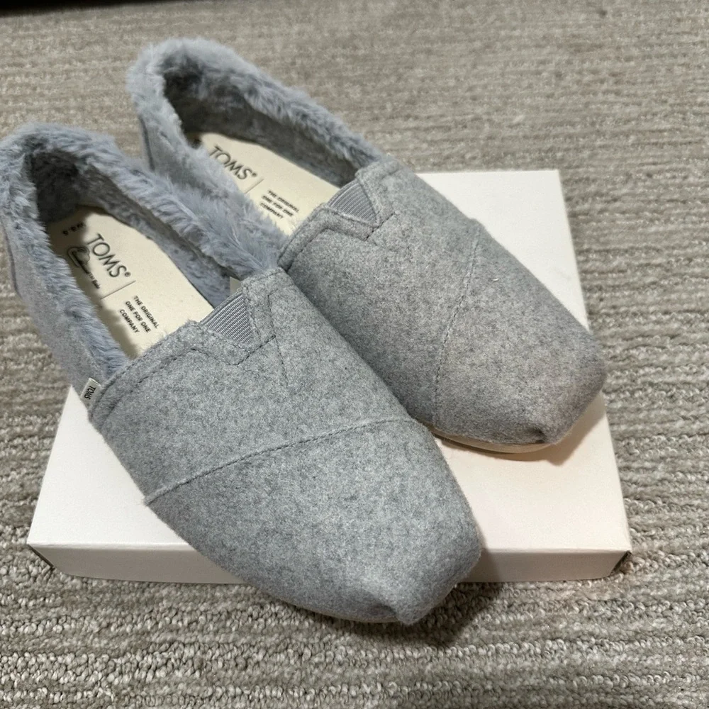 TOMS alpargata slip on size 8.5 - Picture 1 of 3
